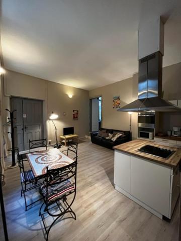 Cosy House T3 City Center, Museum, Place Carnot カルカソンヌ エクステリア 写真